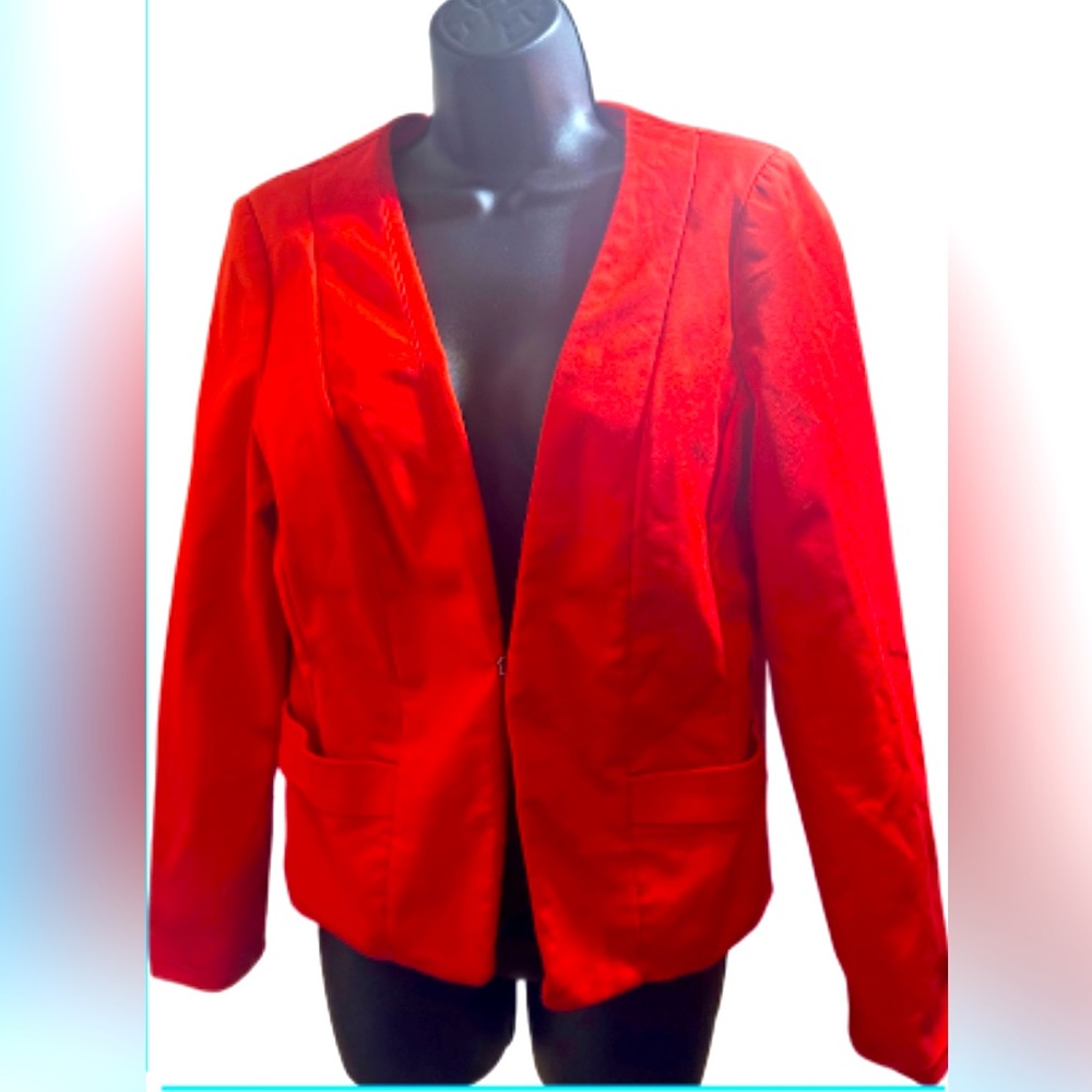 ✨XOXO V Button Red Blazer✨